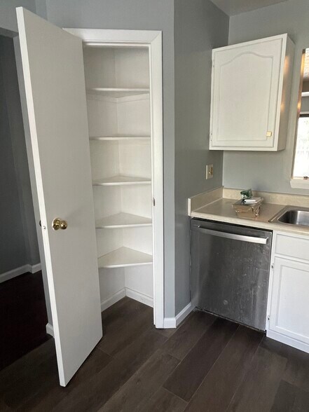 Building Photo - 9525 Colegate Way