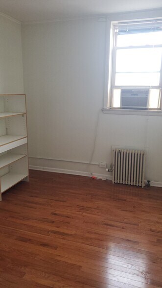 Building Photo - 432 N Milwaukee Ave