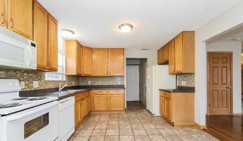 Building Photo - 3044 Kings Realm Ave