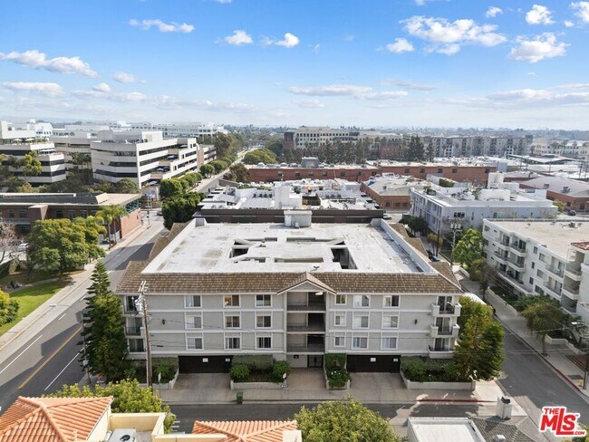 Building Photo - 2308 Schader Dr