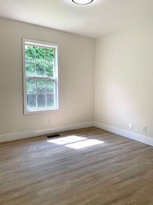 Building Photo - 157 Monarch Ln