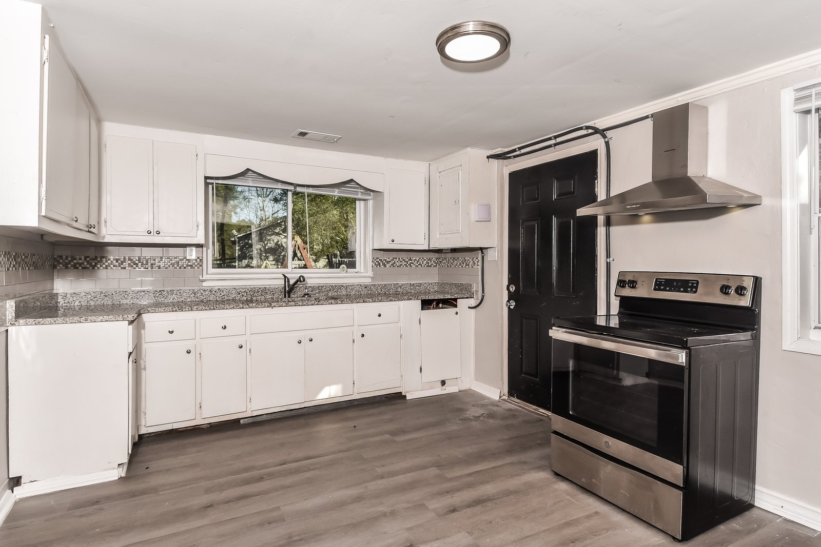 Building Photo - 305 Virginia Ave