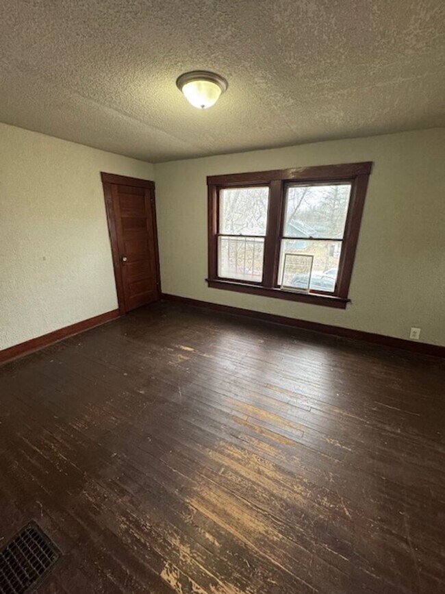 Building Photo - 2118 Drexel Ave