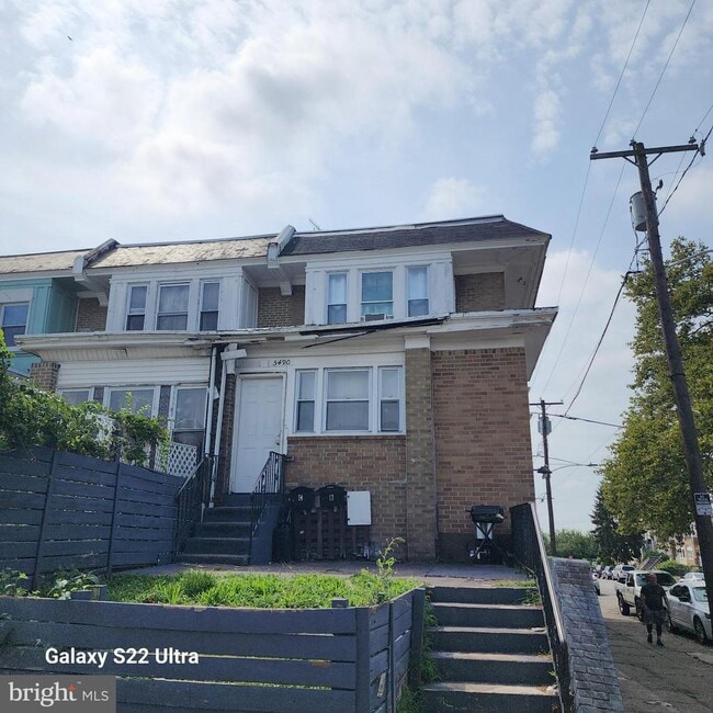 Primary Photo - 5490 W Berks St