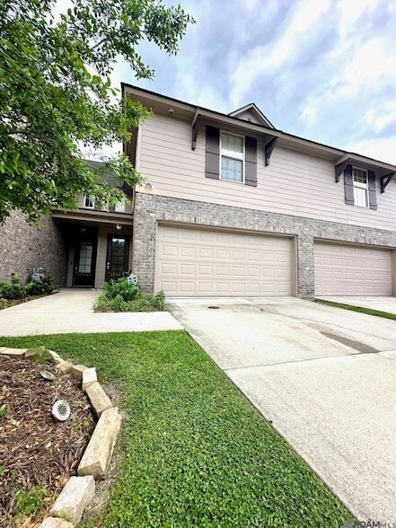 Building Photo - 18163 Pinehurst Dr
