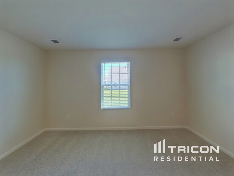 Building Photo - 4018 Rustling Grass Trl