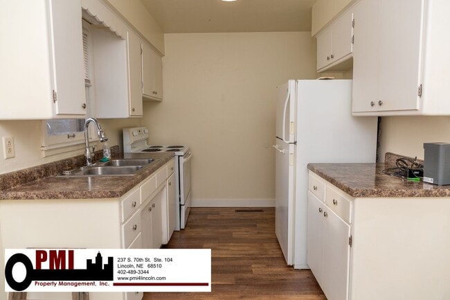 Building Photo - 2 Bedroom, 1 Bathroom House for Rent; Avai...
