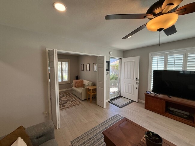 Building Photo - Well Maintained & Updated Home