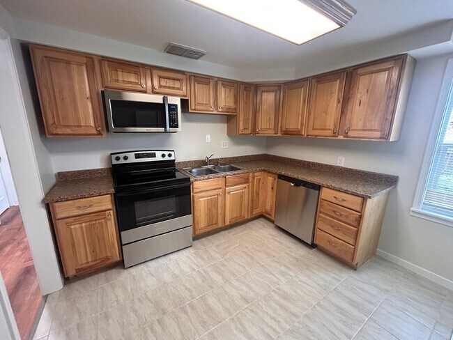 Building Photo - Beautiful 3 Bed, 2 Bath House Near Manito Park on South Hill!
