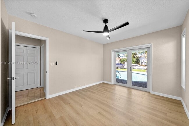 Building Photo - 2761 NE 22nd Ct