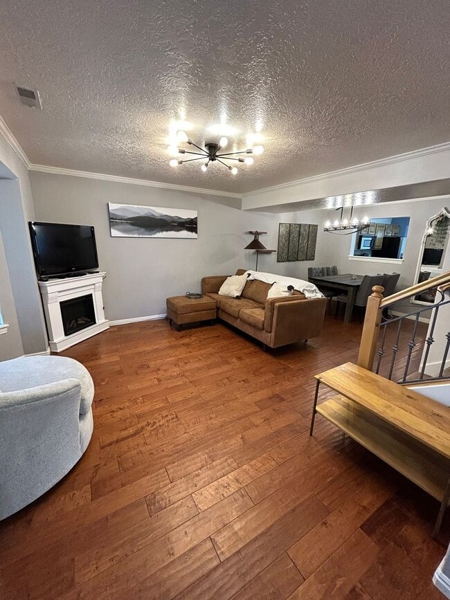Building Photo - 3 Bedroom 2 Bathroom Townhouse in Midway U...