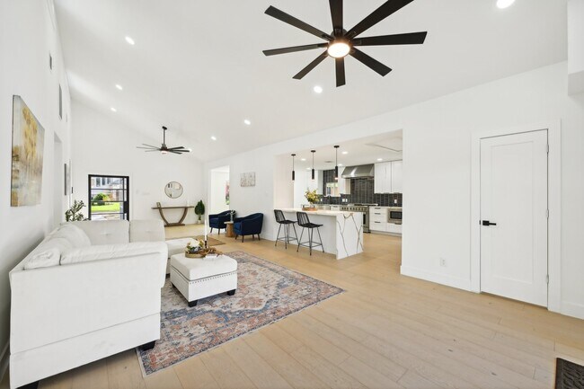 Building Photo - 3729 Rio Vista St