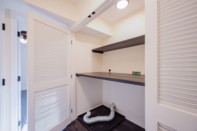 Building Photo - Move-in-ready 3 bed / 3 Full Bath In Louisville's Four Seasons — Fully Updated, No Carpet, Fiber ...