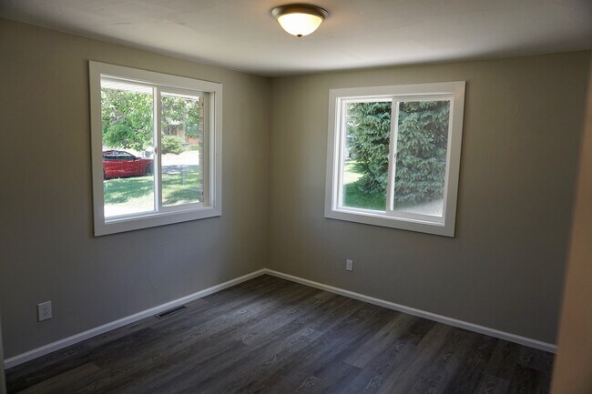 2nd Bedroom - 435 S Oak St