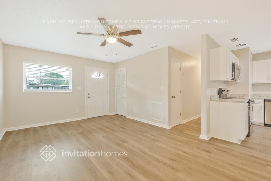 Building Photo - 8020 Pierre Dr