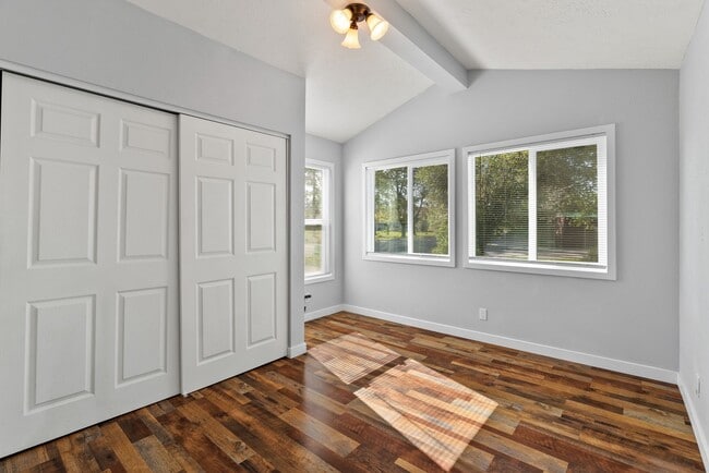 Building Photo - 900 Westwood Dr