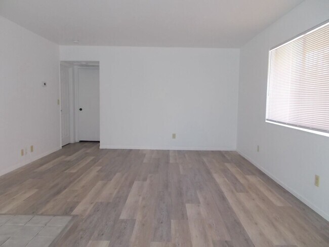 Building Photo - Charming Upstairs Condo with Private Balcony