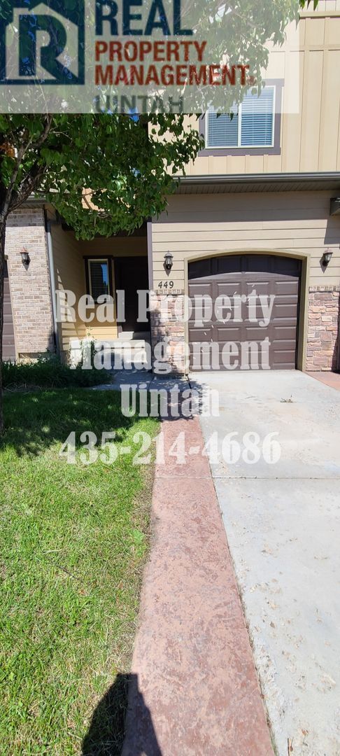 Building Photo - 3 bed 2.5 bath townhome in Fox Run