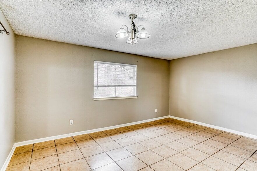 Building Photo - 19523 Elmtree Estates Dr
