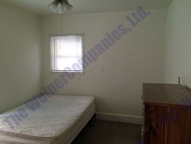 Building Photo - Sublease available this July!