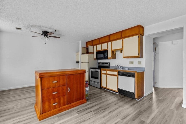 Building Photo - Condo for rent