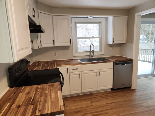 Building Photo - 311 Rebecca St