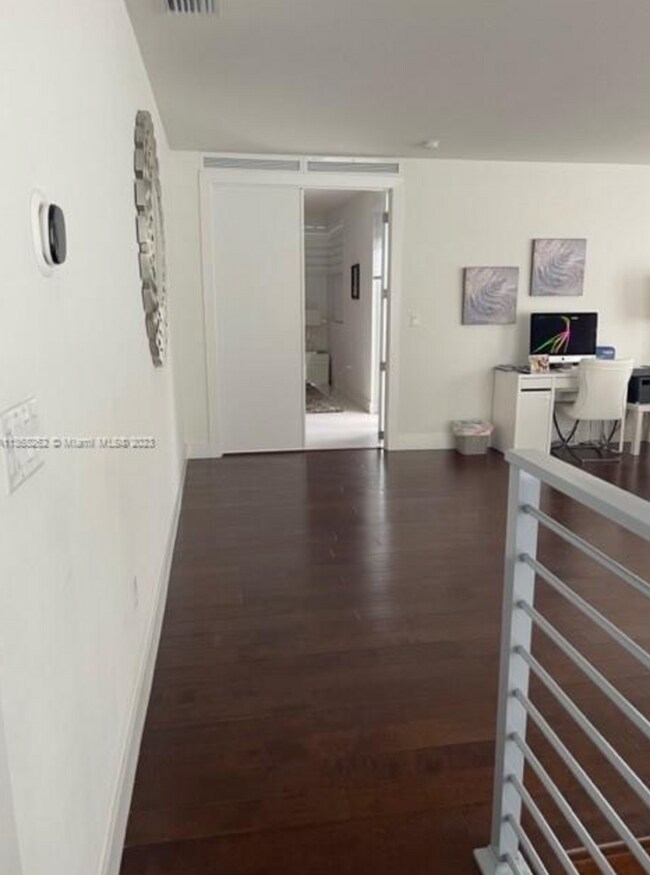 Building Photo - 10045 NW 76th Ter