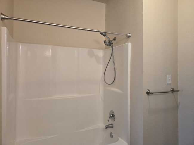 Building Photo - 3/2 Fourplex in Castle Heights