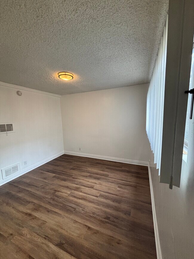 Bedroom - 15106 W Magnolia Blvd