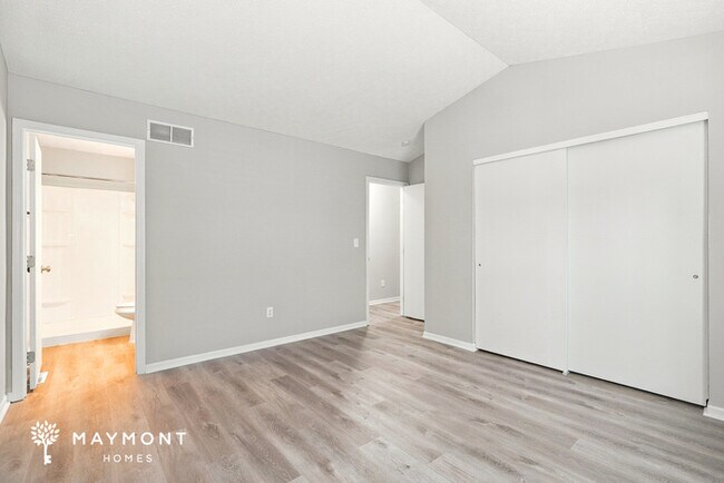 Building Photo - Spacious Grove City Home with 2-Car Garage