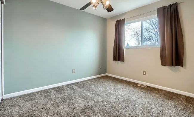 Building Photo - Charming & Spacious 5-Bedroom Home! Detach...