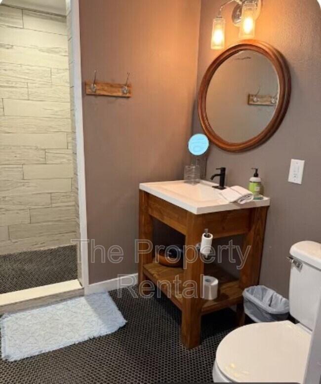 Building Photo - 1700 Golder Ave