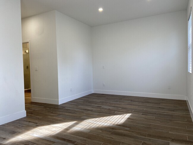 Building Photo - 401 Bella Sol Way