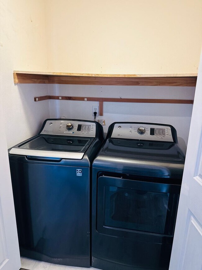 Building Photo - Beautiful Custom One Level Home