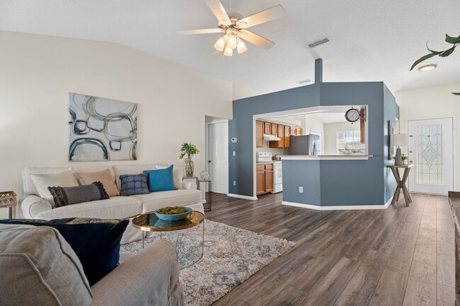 Building Photo - Beautiful Home