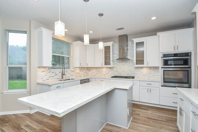 Building Photo - 215 Windrift Ct