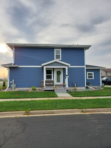 Side Exterior - 2699 Hazelnut Trl