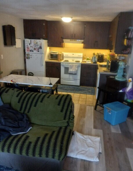 Building Photo - 566 Washington St