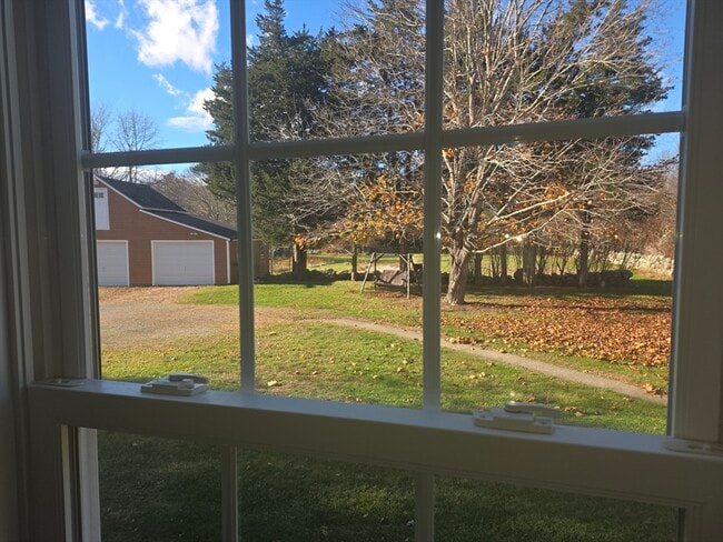 Building Photo - 557 Drift Rd