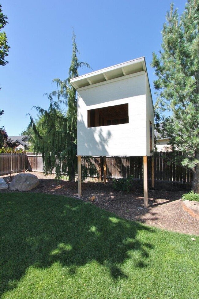 Building Photo - 4325 N McKinley Pk Ave