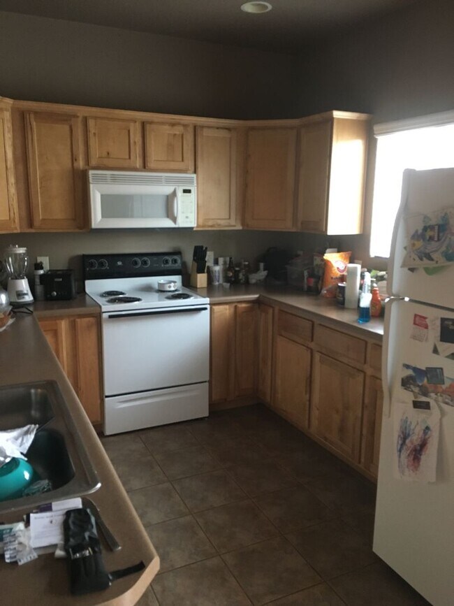 Building Photo - Townhome in Grand Legacy