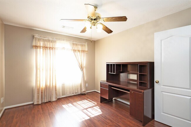 Building Photo - 16350 Mellow Oaks Ln