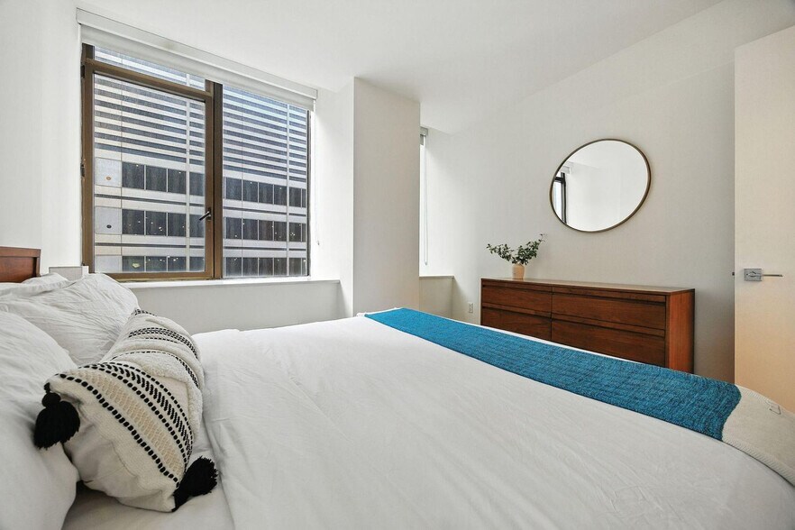 Building Photo - 10 Hanover Square