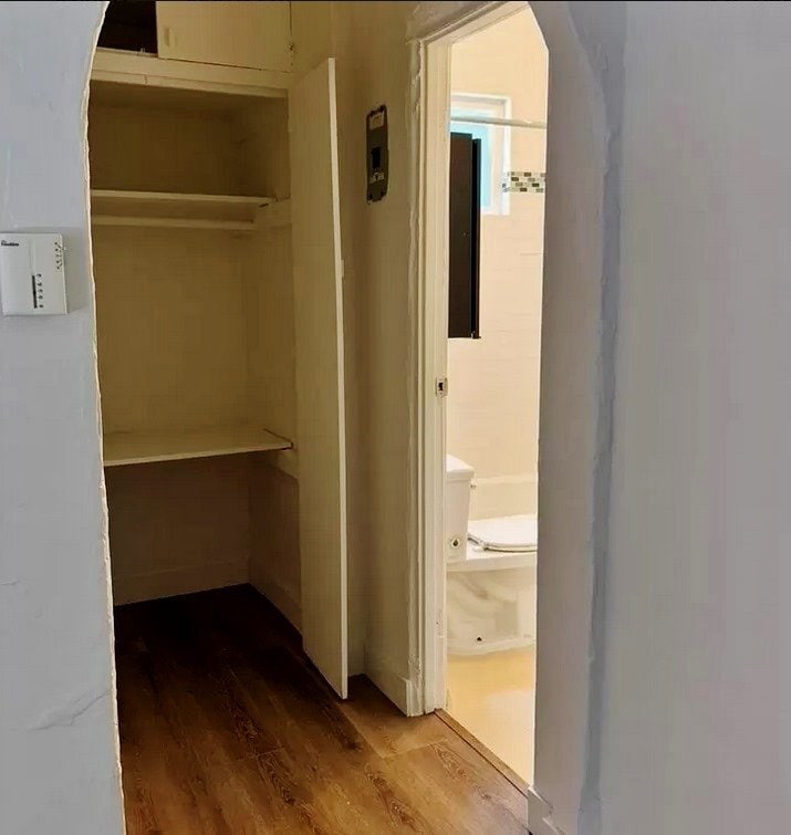 Building Photo - 806 N Poinsettia Pl