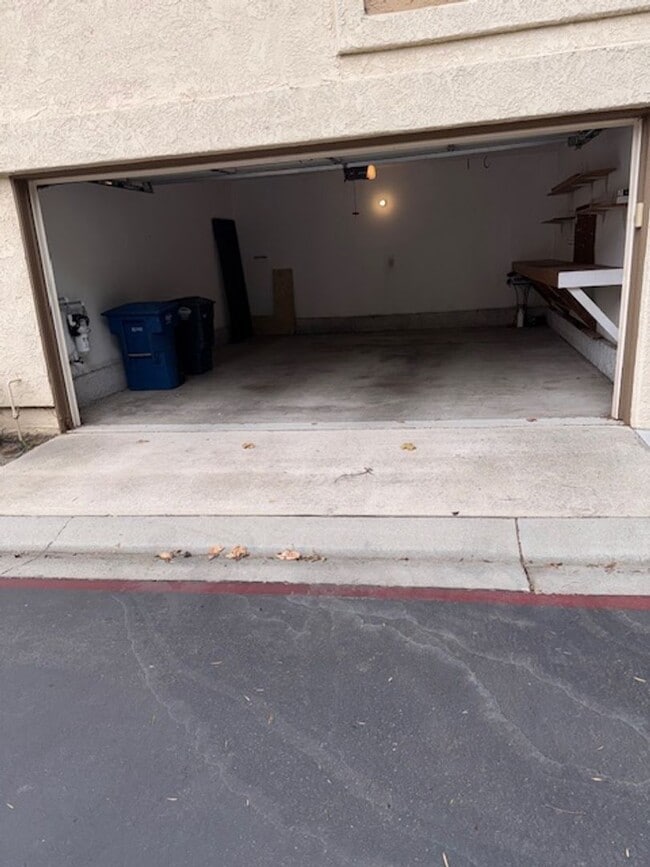 Building Photo - Charming 3-Bed, 2-Bath Single-Story Condo ...