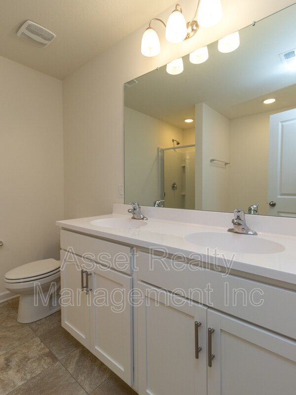 Building Photo - 4831 Birchcrest Ln
