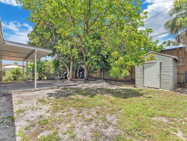 Building Photo - 6525 SW 18th St