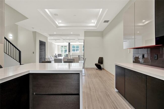 Building Photo - 425 N Ocean Blvd
