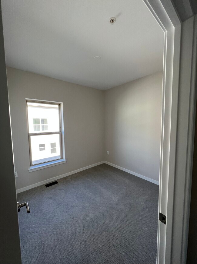 Building Photo - 930 Heights Alley