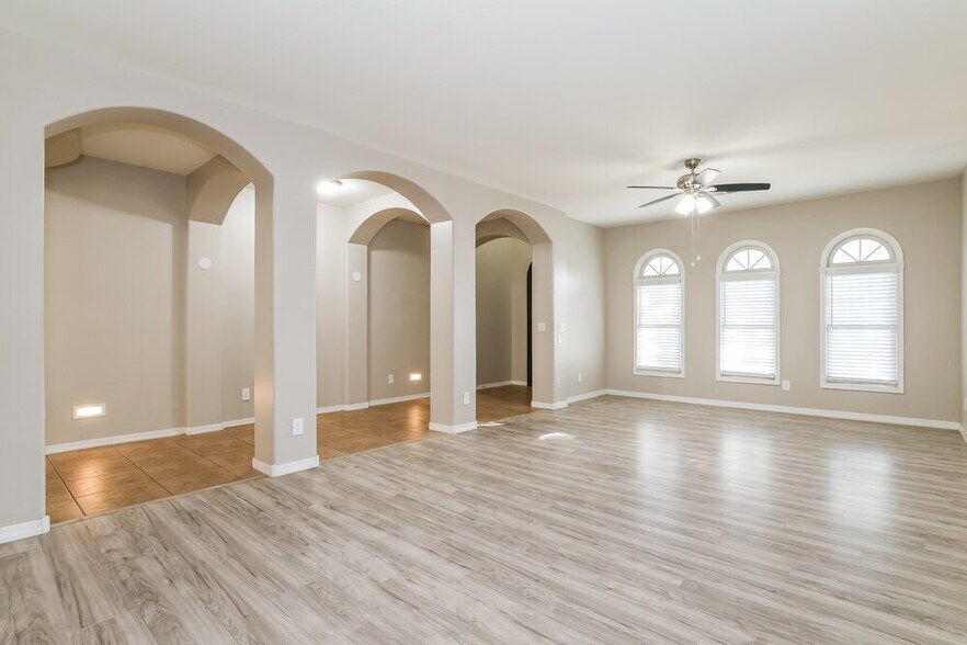 Building Photo - 4132 W Lydia Ln